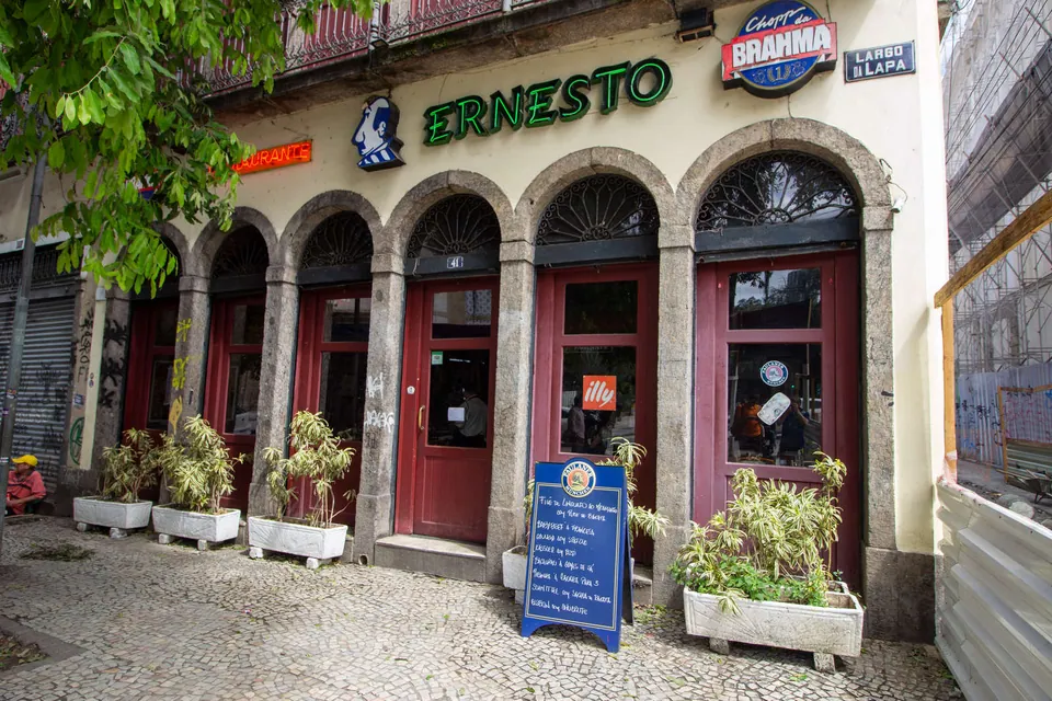 Фасад ресторана Bar Ernesto у площади Лапа в Рио-де-Жанейро