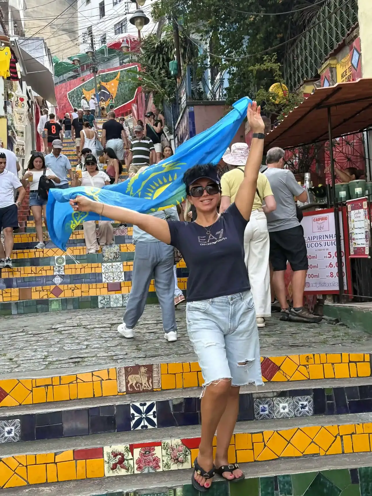 Туристы на лестнице Селарона